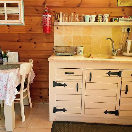 Julie'S Cabins Neot Golan 외부 사진