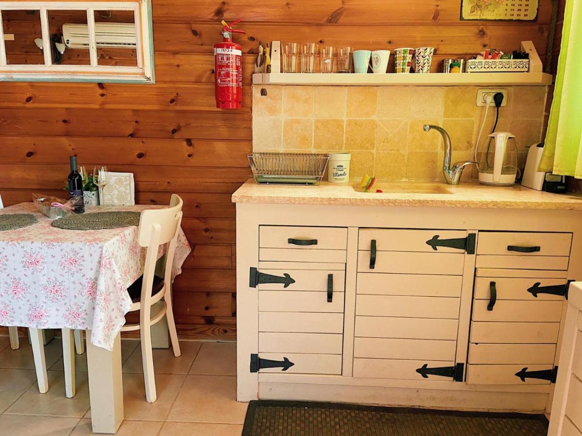 Julie'S Cabins Neot Golan 외부 사진