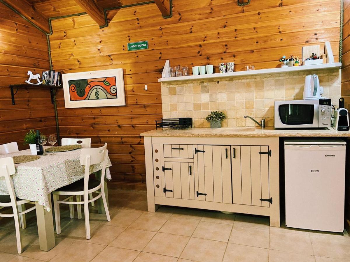 Julie'S Cabins Neot Golan 외부 사진
