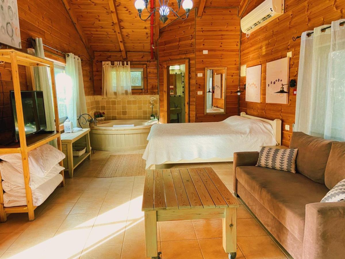 Julie'S Cabins Neot Golan 외부 사진